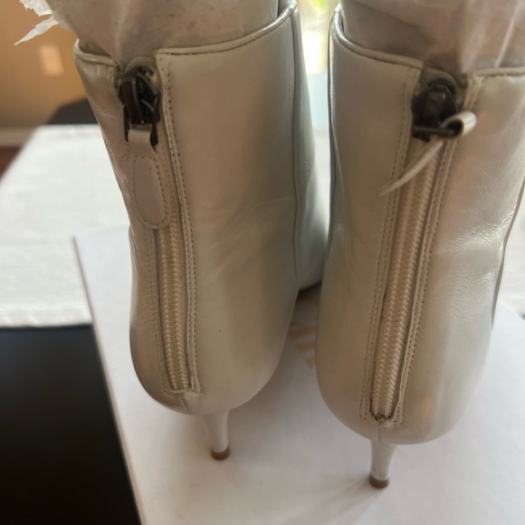 White iAlexnder boots - Picture 3 of 3